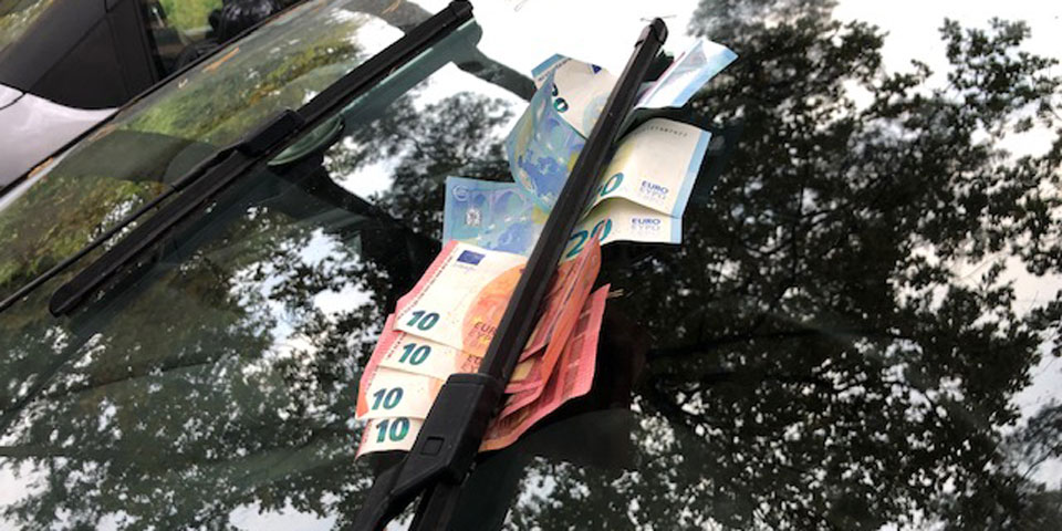 Das geheimnisvolle Geschenk am Lieferwagen